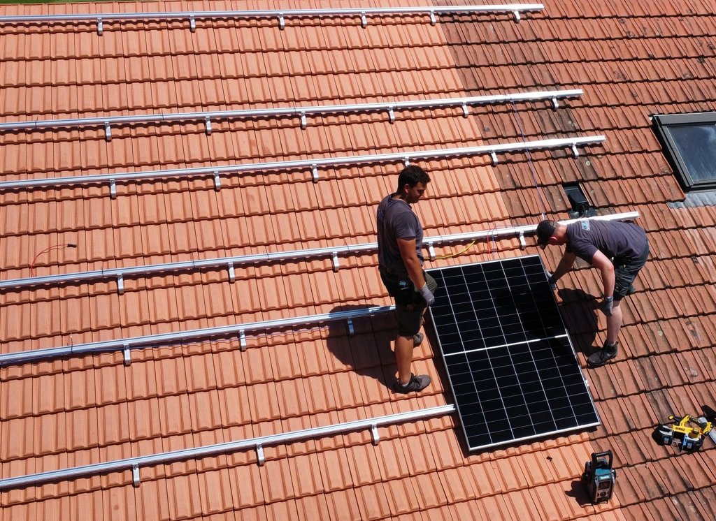 PV-Anlage 24 kWp inkl. Batteriespeicher und Loxone Energiemanagement in Obersteckholz