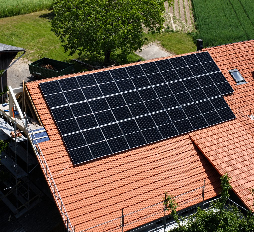 PV-Anlage 24 kWp inkl. Batteriespeicher und Loxone Energiemanagement in Obersteckholz