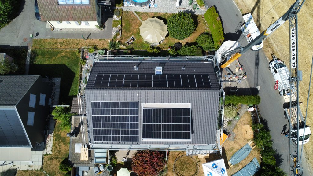 PV-Anlage 22 kWp inkl. Batteriespeicher und Loxone Energiemanagement in Langenthal