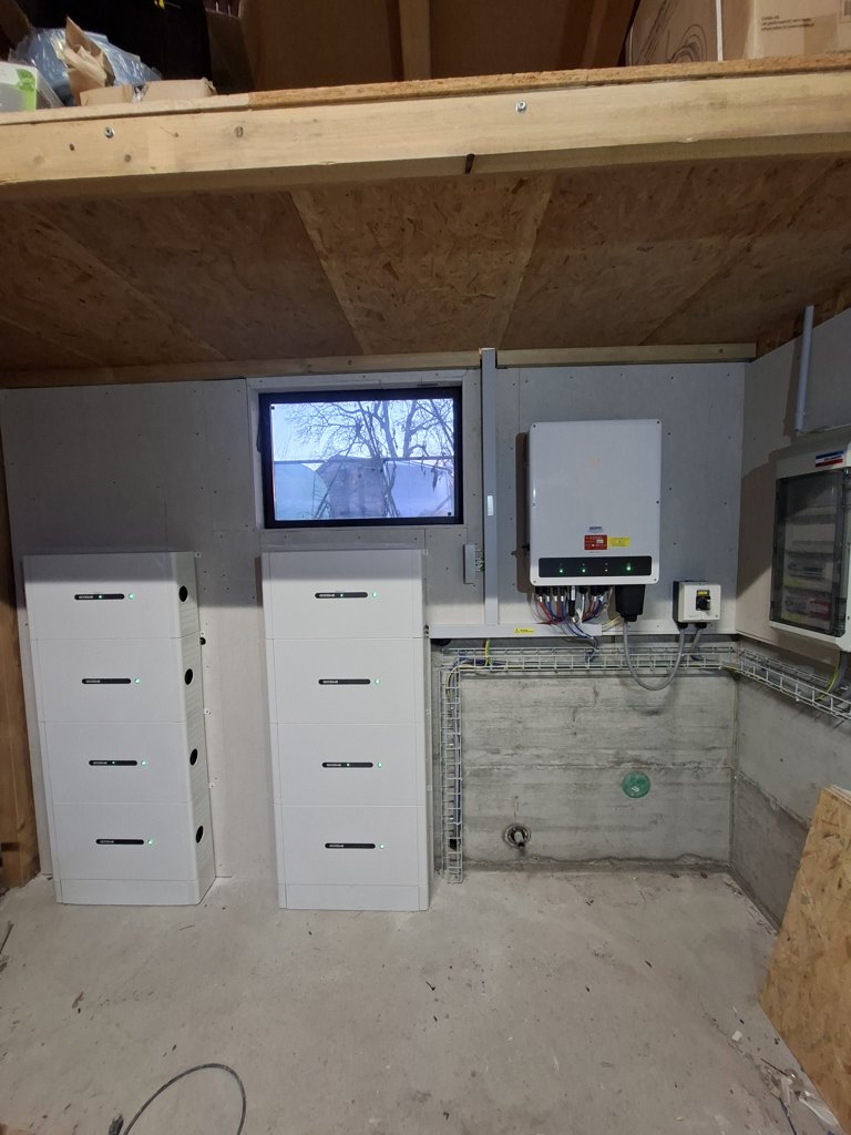 PV-Anlage 32.55 kWp inkl. 40 kWh Batteriespeicher, Loxone und ZEV auf Landwirtschaftsgebäude in Untersteckholz