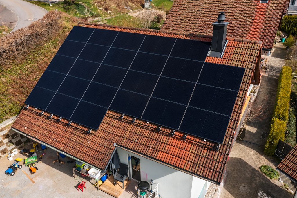 PV-Anlage 24.25 kWp inkl. Batteriespeicher, Notstrom und Loxone Energiemanagement in Melchnau