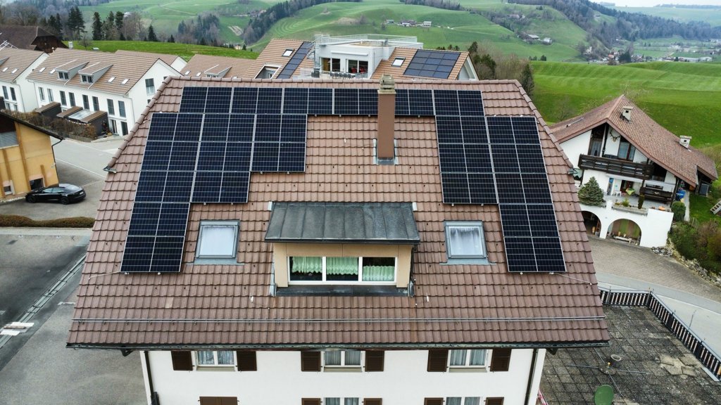 PV-Anlage 11 kWp inkl. Batteriespeicher und Loxone Energiemanagement in Ufhusen