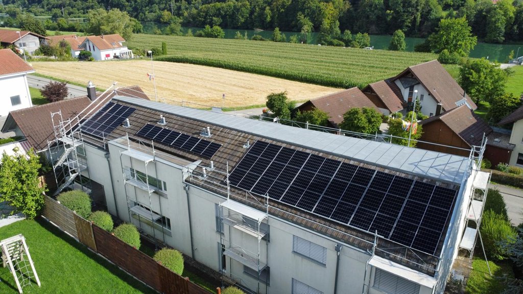 PV-Anlage 31 kWp inkl. Batteriespeicher, ZEV-Komplettlösung und Solarmanager in Walliswil