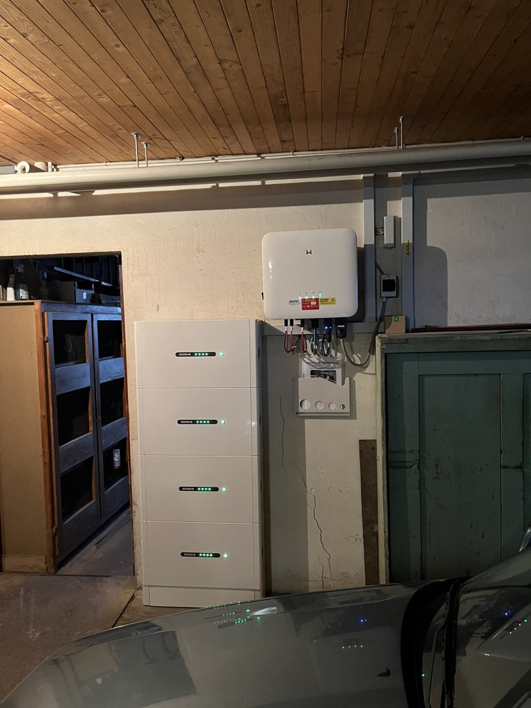 PV-Anlage 11 kWp inkl. Batteriespeicher und Loxone Energiemanagement in Ufhusen