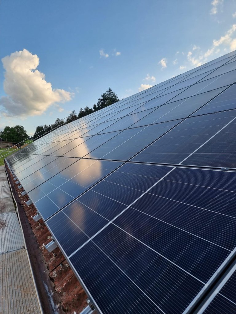 PV-Anlage 56 kWp mit Smartfox Energiemanagement auf Landwirtschaftsbetrieb in Obersteckholz