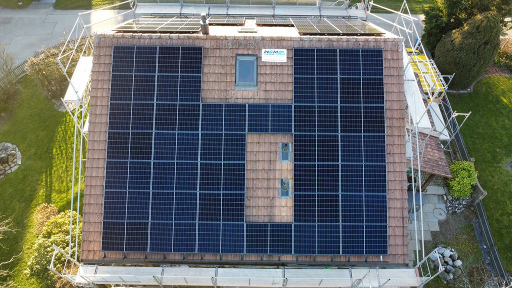 PV-Anlage 26.7 kWp inkl. Batteriespeicher und Loxone Energiemanagement in Langenthal