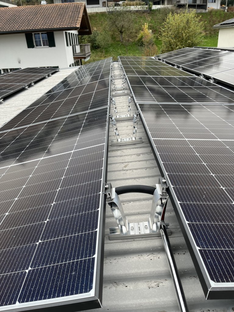 PV-Anlage 28.8 kWp inkl. Batteriespeicher, ZEV und Solarmanager in Schötz