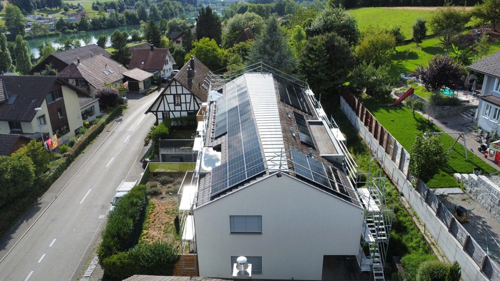 PV-Anlage 31 kWp inkl. Batteriespeicher, ZEV-Komplettlösung und Solarmanager in Walliswil