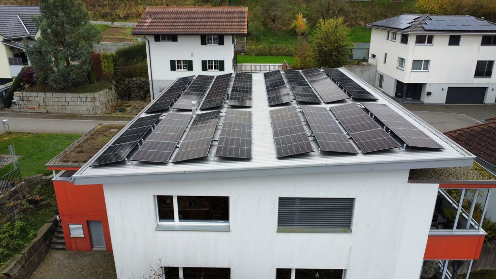 PV-Anlage 28.8 kWp inkl. Batteriespeicher, ZEV und Solarmanager in Schötz