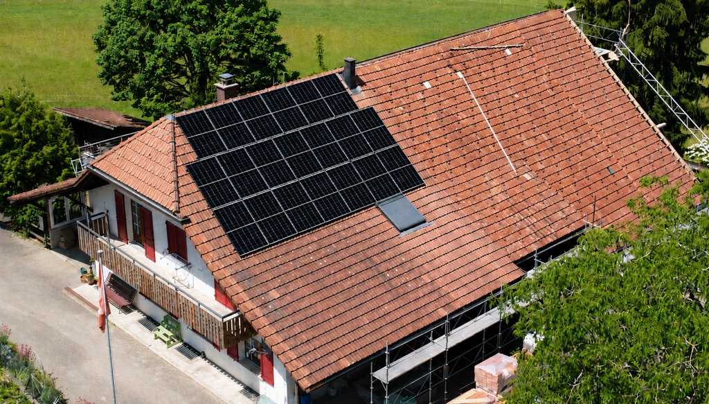 PV-Anlage 24 kWp inkl. Batteriespeicher und Loxone Energiemanagement in Obersteckholz