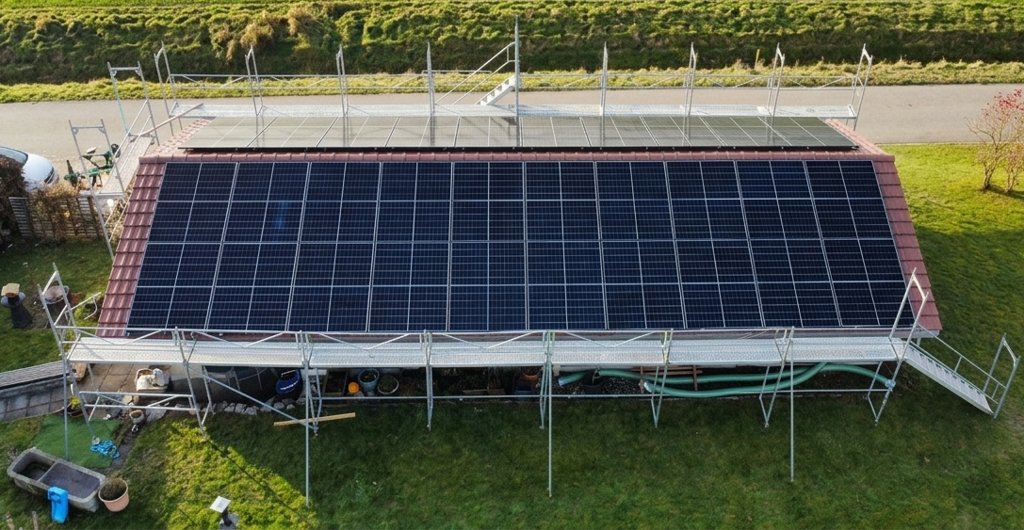 PV-Anlage 32.55 kWp inkl. 40 kWh Batteriespeicher, Loxone und ZEV auf Landwirtschaftsgebäude in Untersteckholz
